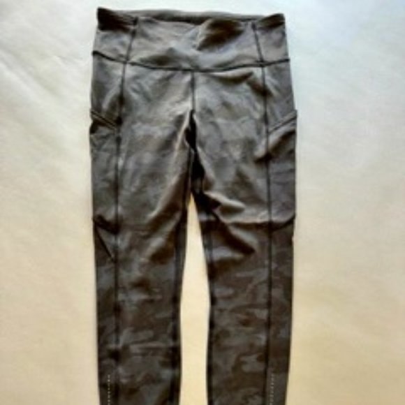 Lululemon Fast and Free Tight II 25" Nulux™ Incognito Camo Multi Grey Size 8 - Picture 1 of 3
